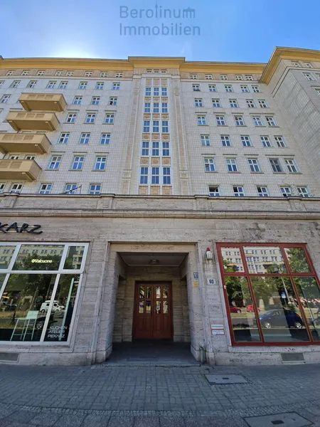 Stilvoller Erstbezug im Baudenkmal: Kernsanierte 3-Zimmer-Wohnung an der Karl-Marx-Allee — photo 1